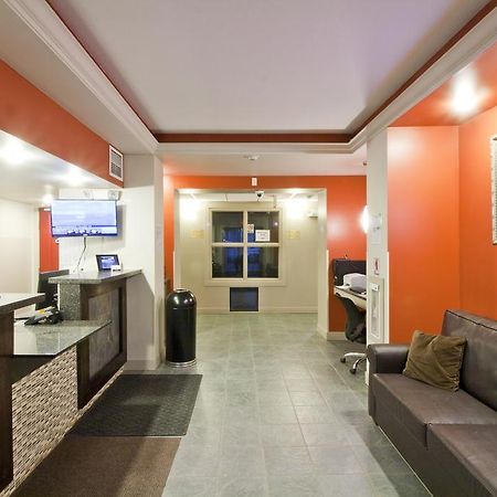 Travelodge By Wyndham Kindersley Exterior foto